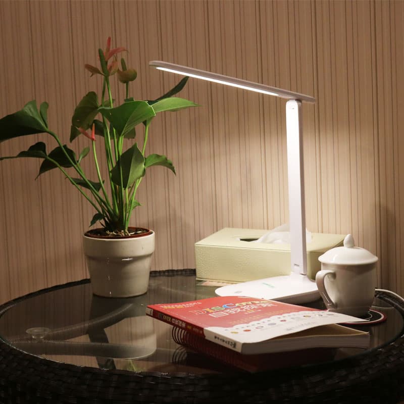 Foldable USB charger desk lamp in white and touch control